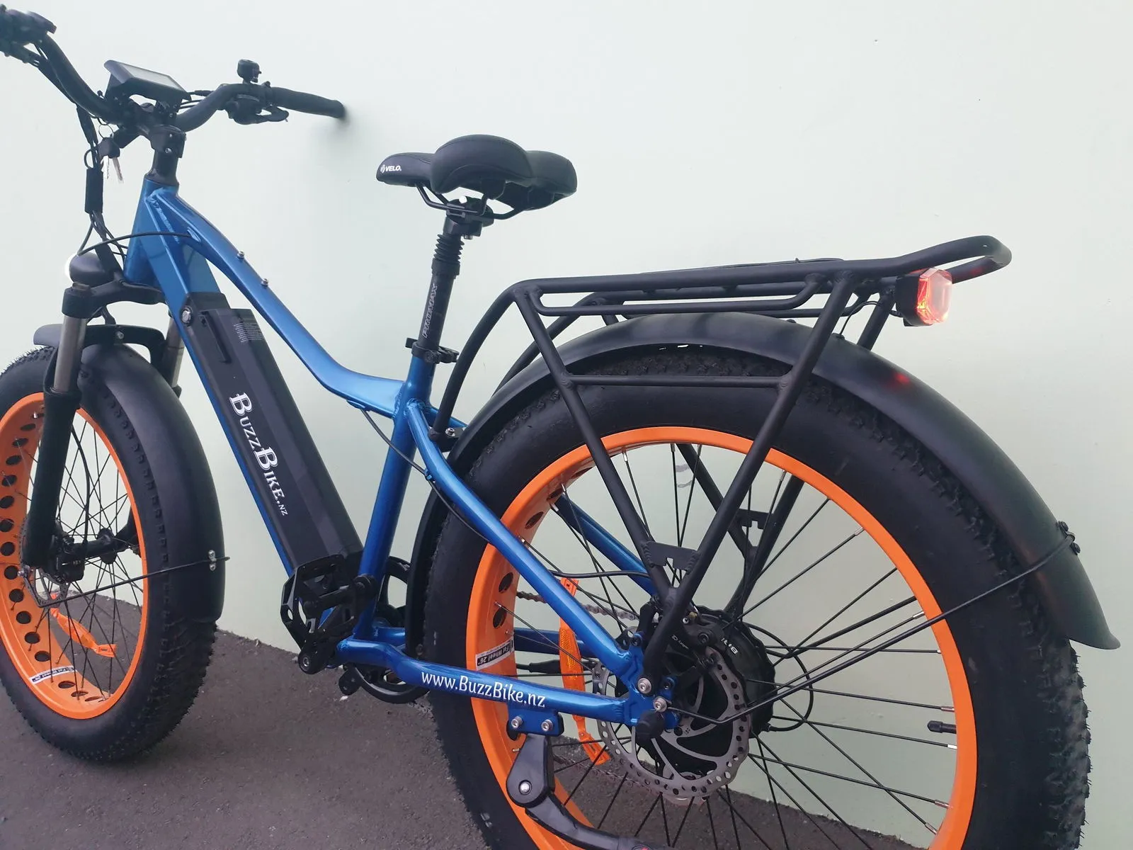 BUZZ BIKE THE MEGA  26" X 4 " FAT TYRE