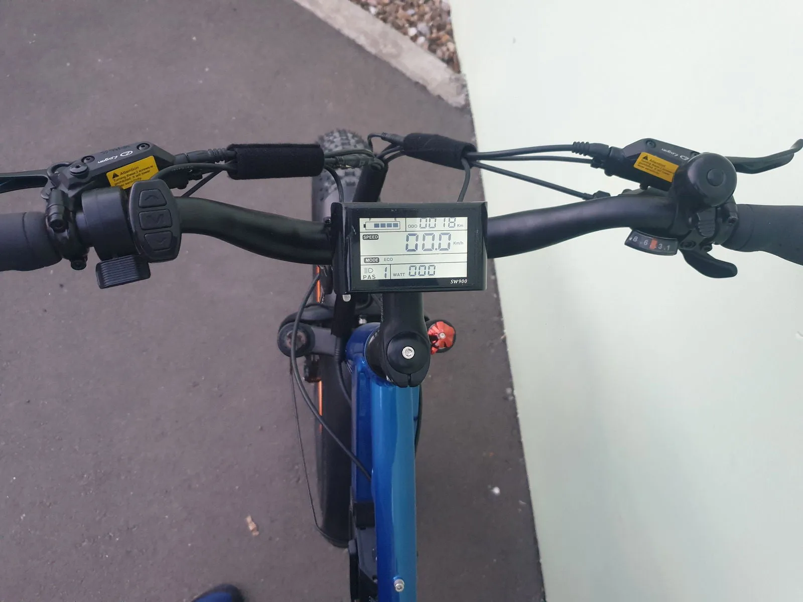 BUZZ BIKE THE MEGA  26" X 4 " FAT TYRE