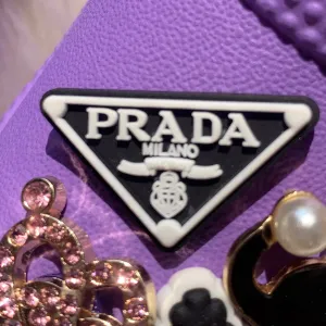 SHOE CHARMS - BLACK TRIANGLE