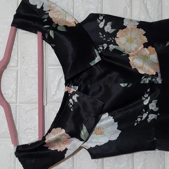 We are Kindred NEW Clover off the Shoulder Dress Black Floral Camellia Size 4