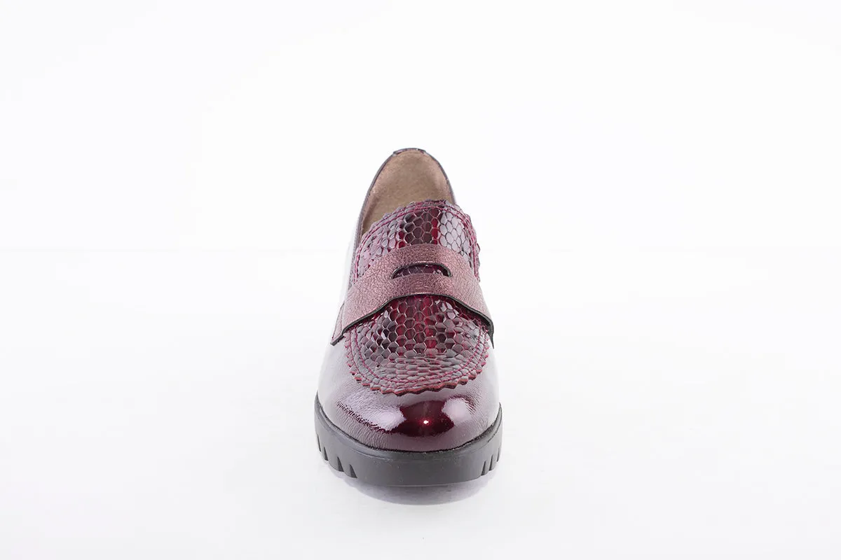 WONDERS - C-33223 LOW WEDGE SHOE - WINE PATENT
